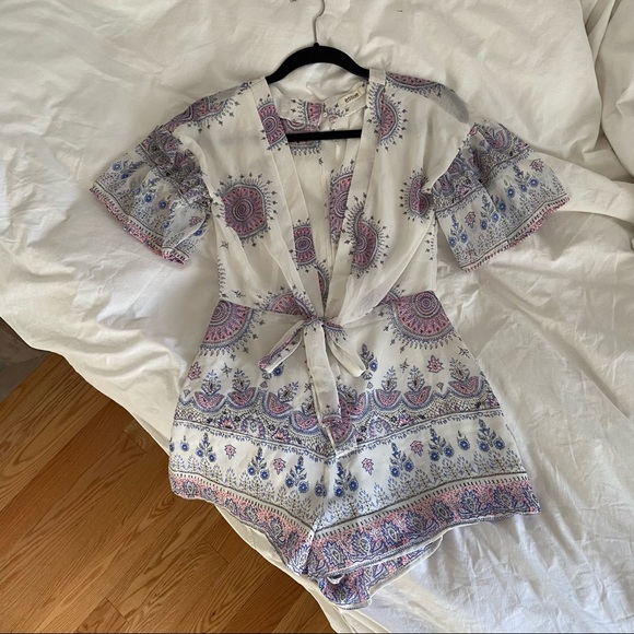 Floral White Flowy Romper - Essue Size Small - Picture 8 of 11